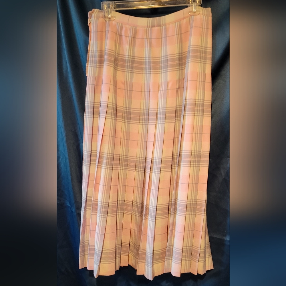 Vintage men's wool Norm Thompson pleated pink and grey midlength skirt.